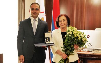 Տիգրան Ավինյանը «Էրեբունի-Երևան 2800-ամյակի» հուշամեդալով է պարգևատրել մանկական վիրաբույժ Բելլա Թադևոսյանին