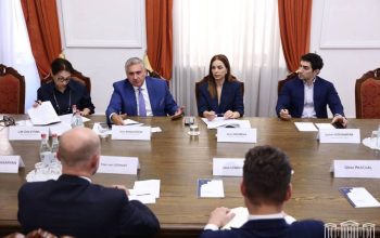 Ընդգծվել է, որ իշխանությունը պետական և իրավապահ համակարգերը վերածել է ընդդիմության դեմ քաղաքական հաշվեհարդարի գործիքի՝ նպատակ ունենալով չեզոքացնել ընդդիմադիր առաջնորդներին