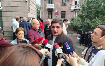 «Ռոբերտ Քոչարյանին կալանքի տակ են պահում իր պարտականությունները կատարելու համար». Մեսրոպ Մանուկյան